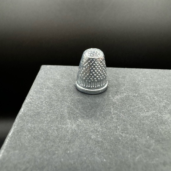 Vintage Monopoly Silver Thimble Replacement Game Piece - Picture 1 of 7